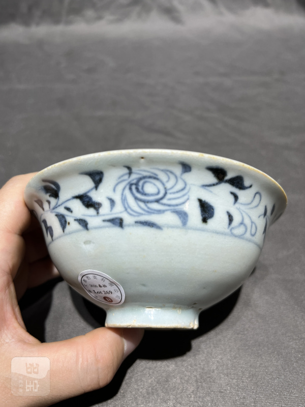 明洪武 青花缠枝菊纹碗 - 图4
